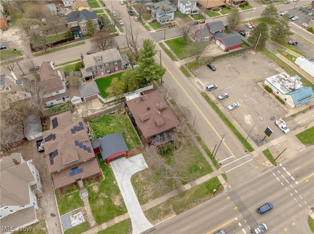 Photo of 528 Lincoln Way E, Massillon, OH 44646 (MLS # 5196241)