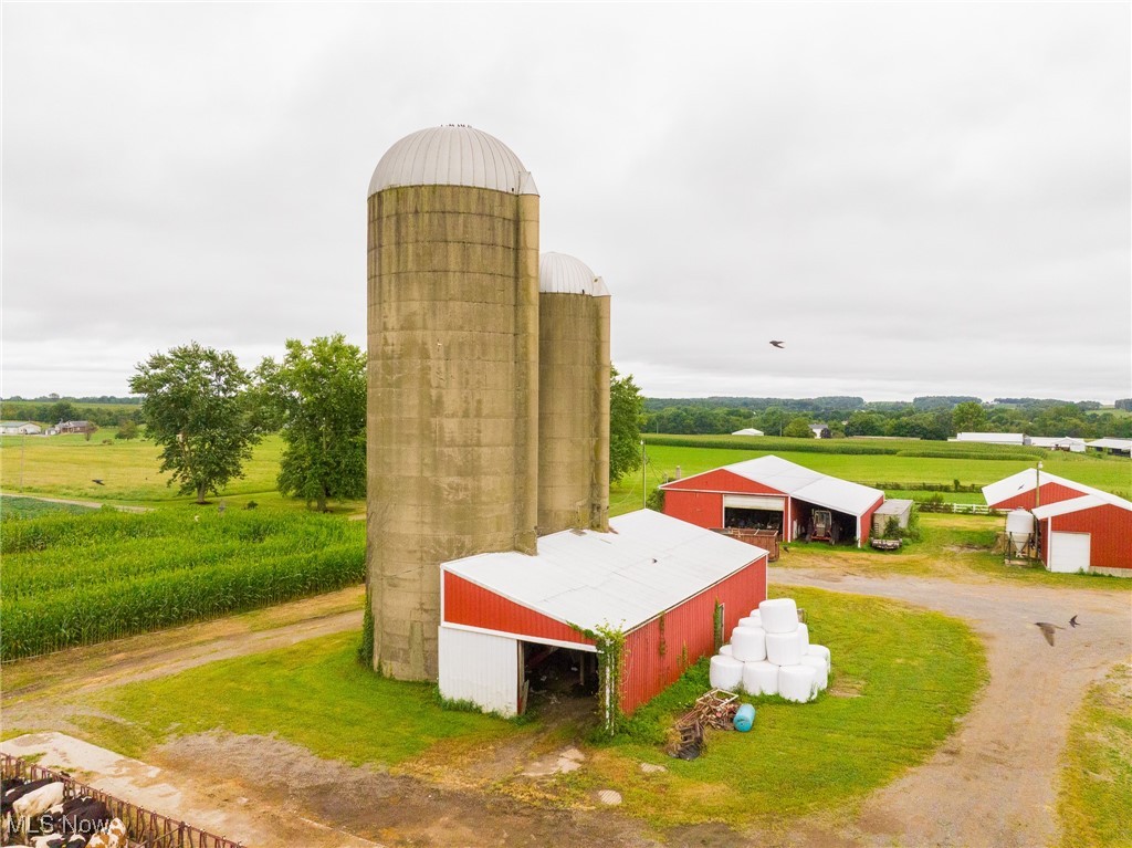 1821 Deerfield Avenue N