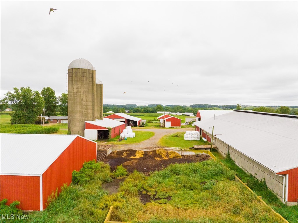 1821 Deerfield Avenue N