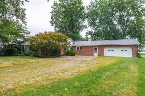 1821 Deerfield Avenue N Dalton OH 44618