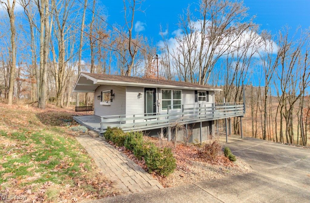 Photo of 29 Manito Trail, Malvern, OH 44644 (MLS # 5175158)