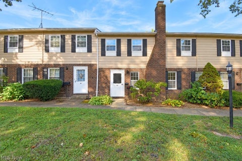 Condo For Sale - 8240 Deepwood Boulevard #7-18<br/> Lake County, Mentor, OH 44060