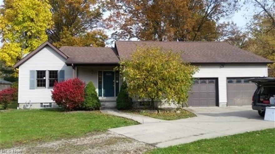 3 Bedroom, 2.5 Bath located in Alliance, OH. This is a spacious home with a 2 car attached garage. Interior has hardwood floors and a master bathroom. Some rooms have carpet which needs to be replaced. Kitchen has center island and will need some updating. This property would be a great starter home!
