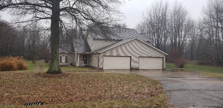 Great opportunity on this modern and very spacious bank owned duplex.  Located in very nice neighborhood.  3 bedroom, 3 full baths each side.  2 car attached garage each side. Almost 1.5 acre lot.  First floor laundries.  Sells as-is.  Seller will make no repairs.  Owned by Secretary of Veterans Affairs.  Buyer to select their own title company. Buyer pays all title company and transfer related fees and costs. Cash offers require 10% earnest money. This property may qualify for Seller Financing. Seller financing status can be checked per the flyer attached to this listing. Buyer or buyer agent to verify all information.