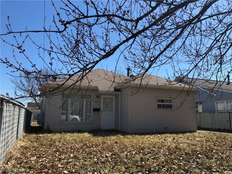 Attention investors- first time homebuyers- and good deal seekers! Here sits a wonderful investment opportunity! ready to be transferred and priced to sell!  1017 Inman St. has a lot to offer you!- including one floor living at its finest- with two bedrooms, a full bathroom, laundry area and kitchen all on the first level, paved driveway, detached garage, kitchen is applianced with refrigerator and stove, washer and dryer, vinyl windows,  a trane  furnace,  vinyl siding, nice size bedrooms, and close to shopping -expressways-schools and churches! Set your private viewing today!