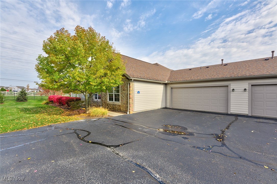 236 Sandover Drive, Aurora, Ohio image 3