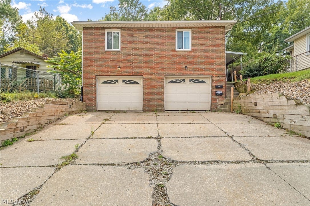 2358 & 2360 Congo Street