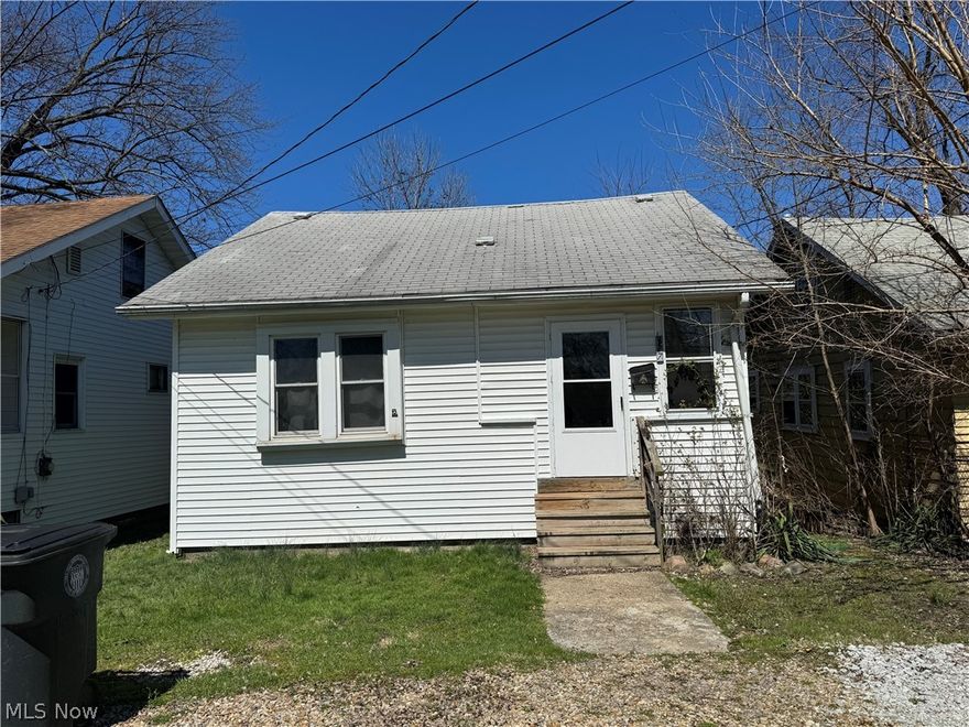 Investor special! Welcome to 377 Lakeside Court. This cozy home is nestled on a quiet and private street that overlooks Summit Lake. With a little TLC and quick updating, this home will be ready to go. Seller also is selling 379 Lakeside Court and would like to sell as a package. Call to schedule your private showing today.