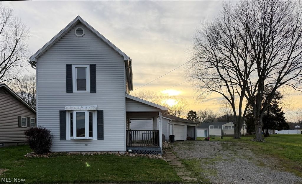 Photo of 824 Goshen Avenue SE, New Philadelphia, OH 44663 (MLS # 5199115)