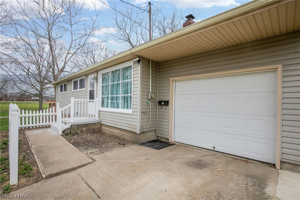 Photo of 517 Zern Avenue SW, Massillon, OH 44646 (MLS # 5197840)