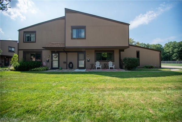 26674 LAKE OF THE FALLS BLVD, OLMSTED FALLS, OH 44138 - Image 756d5f57caebe5ce0f9cd43453ef7e44/1883476
