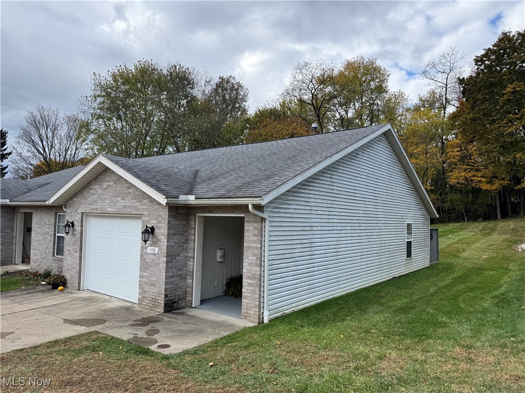 Brambly Hedge Knoll Condo - Residential