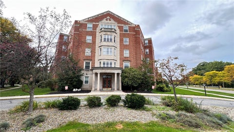 Condo For Sale - 13800 Fairhill Road<br/> Cuyahoga County, Shaker Heights, OH 44120