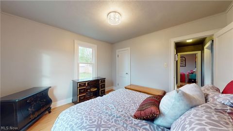 Tiny photo for 711 Victoria Avenue Ave, Williamstown, WV 26187 (MLS # 5202653)