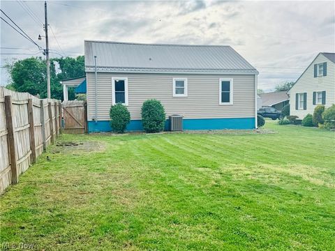 Tiny photo for 711 Victoria Avenue Ave, Williamstown, WV 26187 (MLS # 5202653)