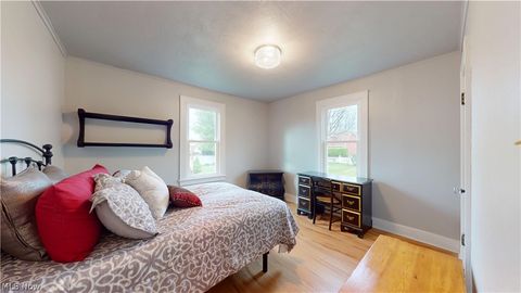 Tiny photo for 711 Victoria Avenue Ave, Williamstown, WV 26187 (MLS # 5202653)