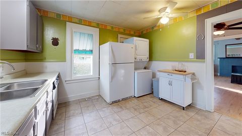 Tiny photo for 711 Victoria Avenue Ave, Williamstown, WV 26187 (MLS # 5202653)