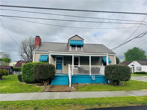 Tiny photo for 711 Victoria Avenue Ave, Williamstown, WV 26187 (MLS # 5202653)