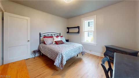 Tiny photo for 711 Victoria Avenue Ave, Williamstown, WV 26187 (MLS # 5202653)