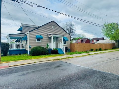 Tiny photo for 711 Victoria Avenue Ave, Williamstown, WV 26187 (MLS # 5202653)