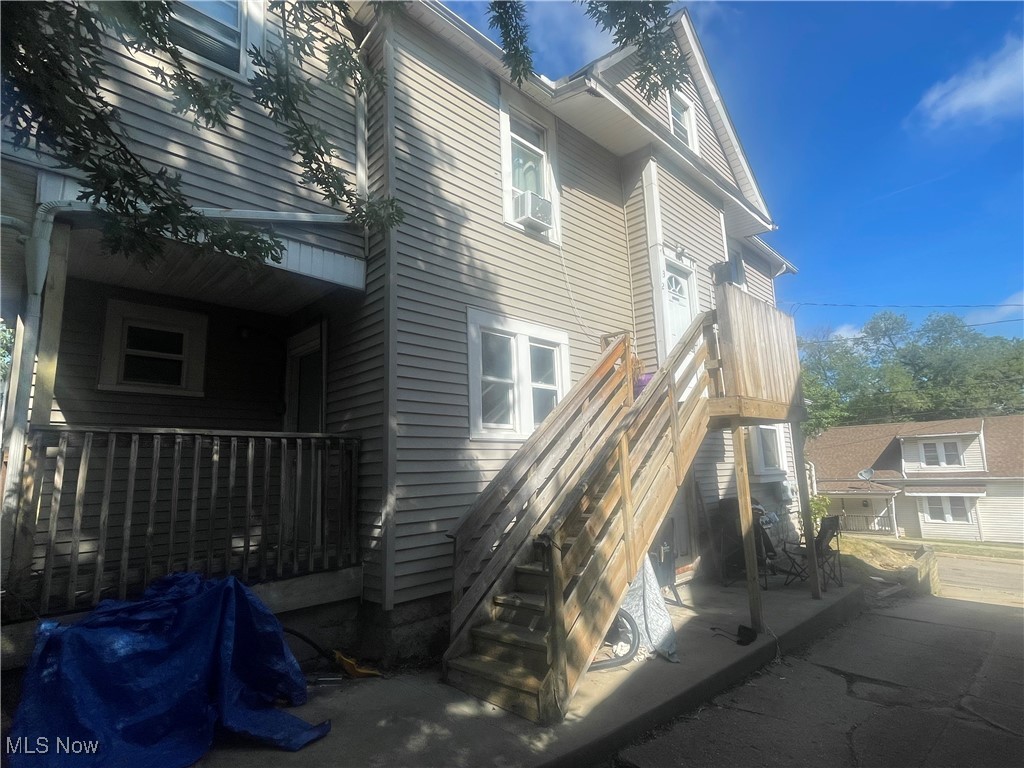 Akron, Ohio 44314, United States, 4 Bedrooms Bedrooms, ,4 BathroomsBathrooms,Residential,Pending,194418