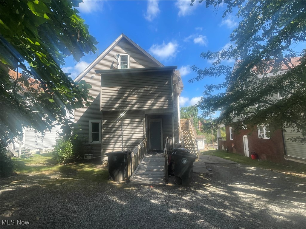 Akron, Ohio 44314, United States, 4 Bedrooms Bedrooms, ,4 BathroomsBathrooms,Residential,Pending,194418