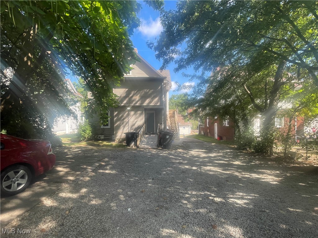 Akron, Ohio 44314, United States, 4 Bedrooms Bedrooms, ,4 BathroomsBathrooms,Residential,Pending,194418