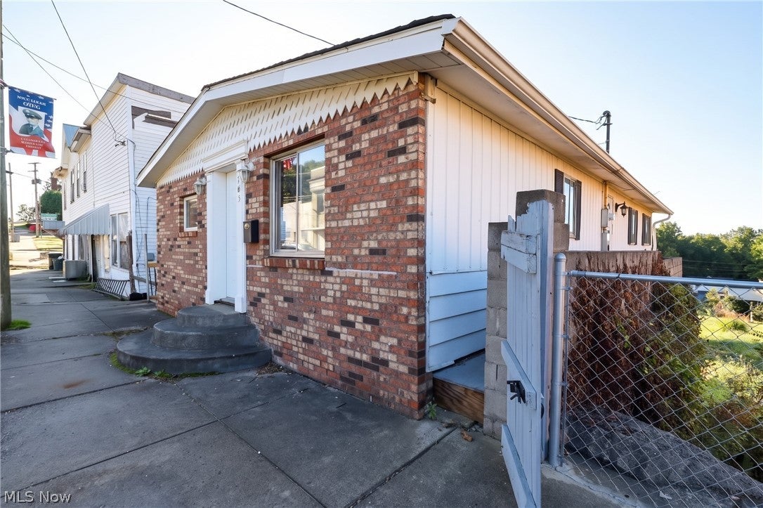 205 E High St