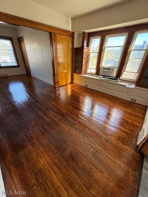 Tiny photo for 14208 Kingsford Avenue, Cleveland, OH 44128 (MLS # 5210676)