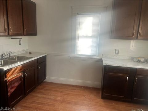 Tiny photo for 14208 Kingsford Avenue, Cleveland, OH 44128 (MLS # 5210676)
