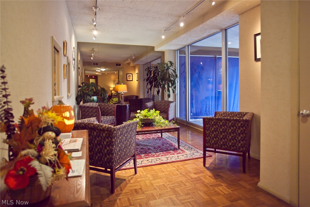 Lake House Condo - Residential