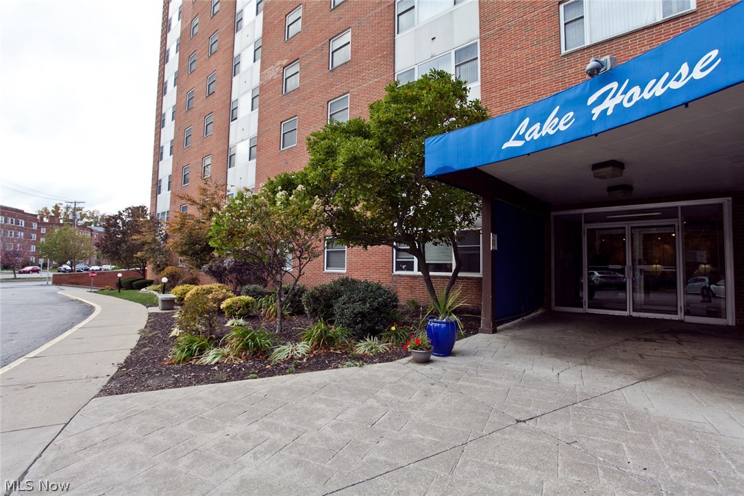 Lake House Condo - Residential