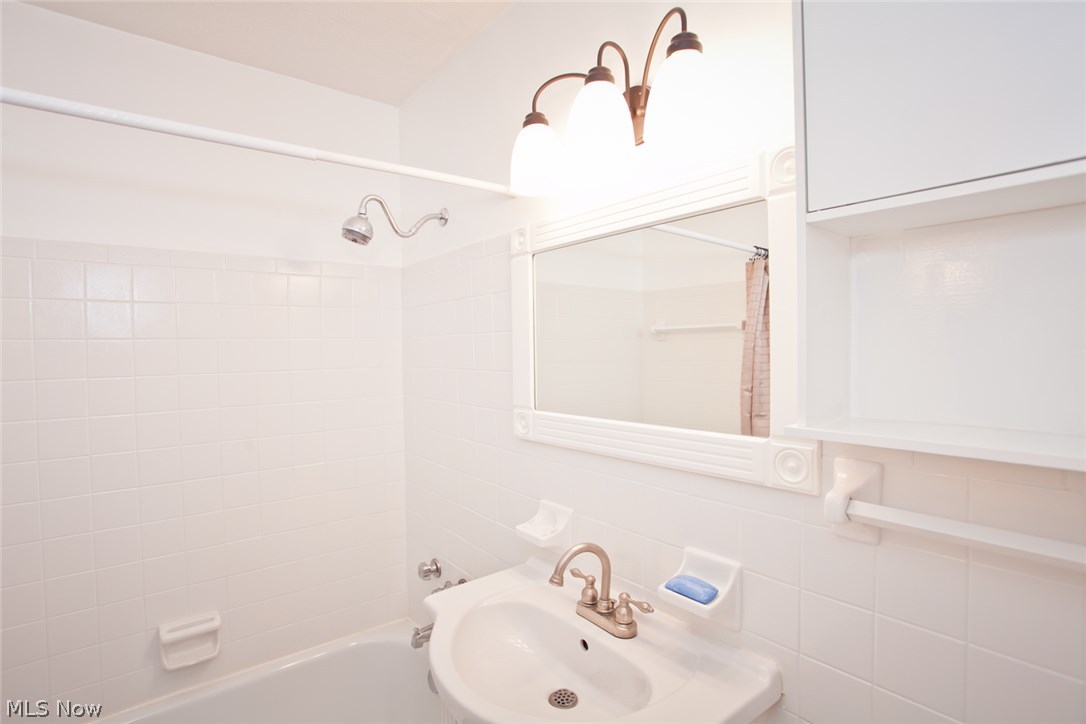 Lake House Condo - Residential