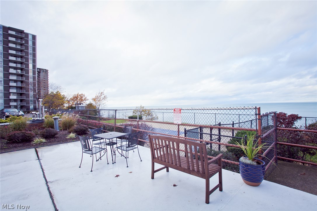 Lake House Condo - Residential