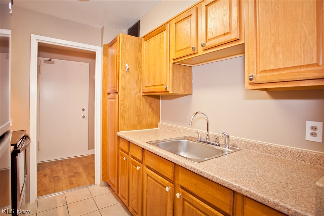 Lake House Condo - Residential