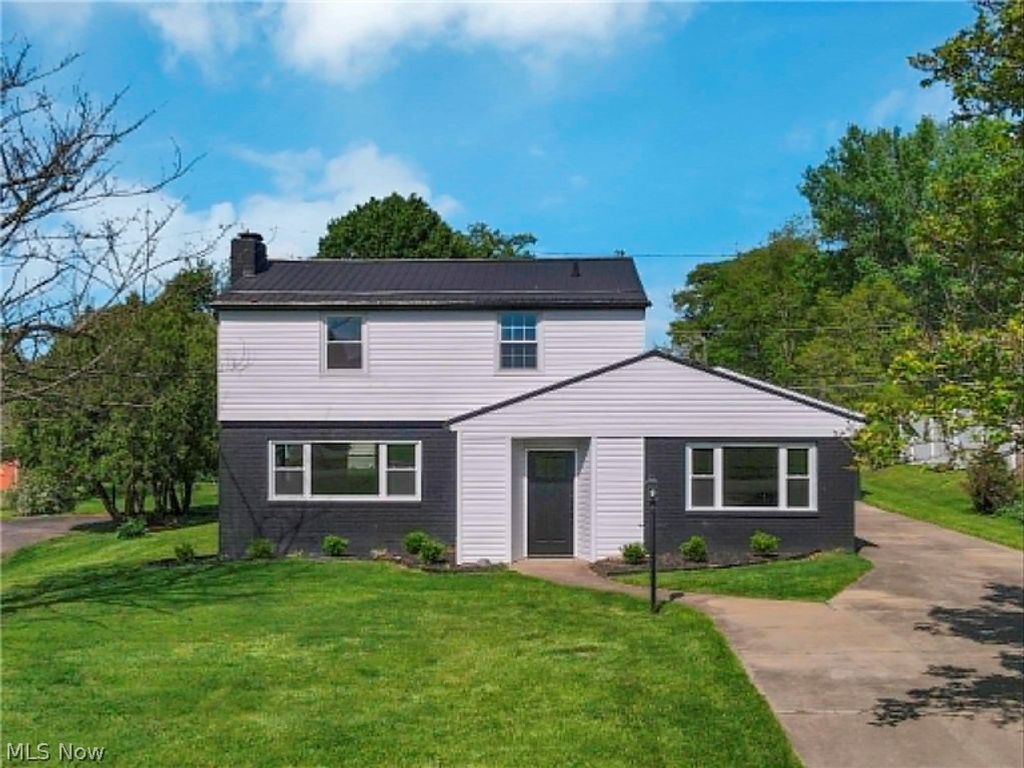 Photo of 1425 Marion Avenue, Zanesville, OH 43701 (MLS # 5208444)