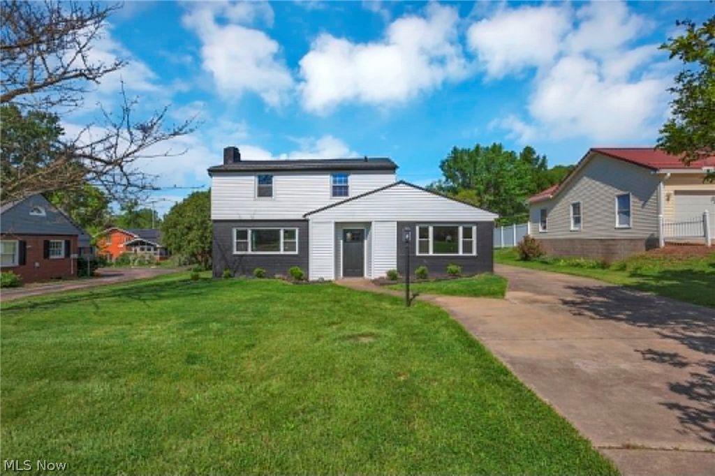 Photo of 1425 Marion Avenue, Zanesville, OH 43701 (MLS # 5208444)