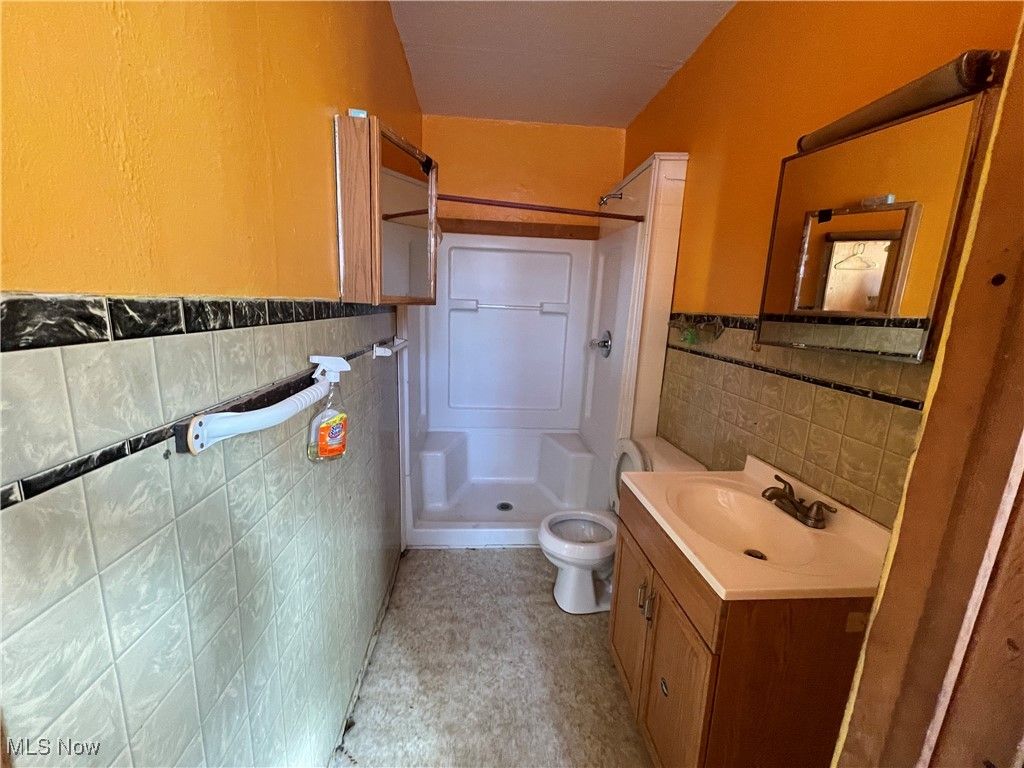 Photo of 238 Moore Street, East Liverpool, OH 43920 (MLS # 5174354)