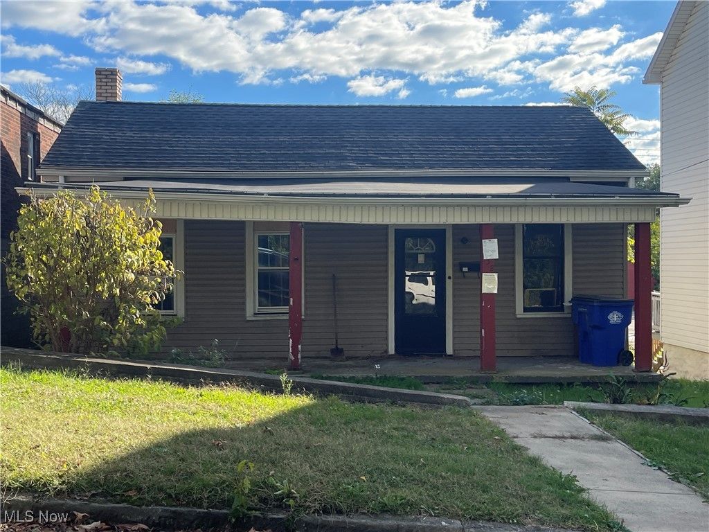 Photo of 238 Moore Street, East Liverpool, OH 43920 (MLS # 5174354)