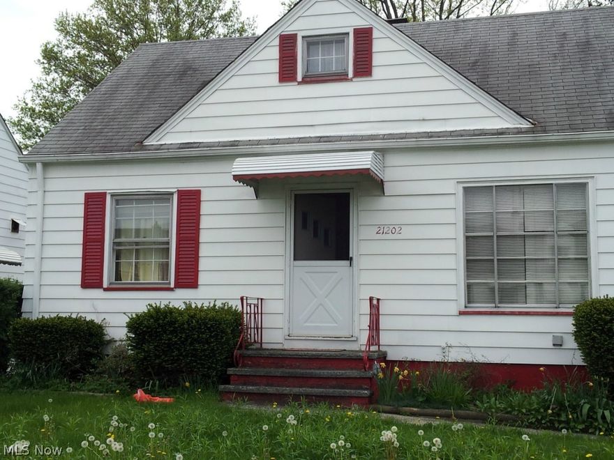 Affordable 3 bedroom, 1.5 baths, single family home with a finished basement, bar area and 1 car garage. Close to public transportation and shopping area nearby.