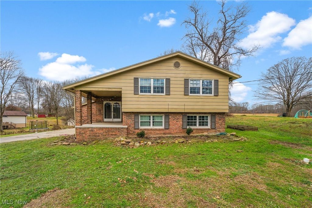 Photo of 2974 Schotten Road, Hubbard, OH 44425 (MLS # 5183970)