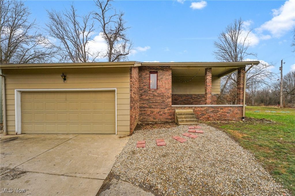 Photo of 2974 Schotten Road, Hubbard, OH 44425 (MLS # 5183970)