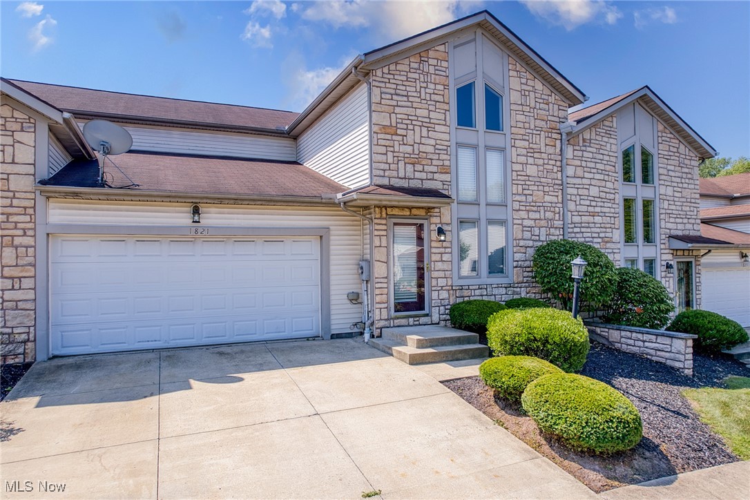 Welcome to 1821 Stone Manor Circle. This cluster home in the desirable Camden Circle subdivision of Brunswick, built in 2003. Offering 3 spacious bedrooms and 3 baths. This home features vaulted ceilings, floor to ceiling windows that bring in an abundance of natural light enhancing the homes clean modern aesthetic. An open-concept layout perfect for modern living. The home features an eat-in kitchen with a breakfast bar, suitable for dining and entertaining. A convenient first-floor laundry room adds ease to your daily routine. The unfinished walk-out basement is a clean pallet for your imagination and provides additional living space or storage options, while updates—including a new hot water tank (2022) and new A/C unit (2019)
Enjoy low-maintenance living with close proximity to parks, shopping, and quick 36-minute access to downtown Cleveland. Brunswick is home to the popular Mapleside Farms. Purchase this home just in time for hayrides and pumpkin picking, and enjoy the Ohio Pie Company, serving Ohio style pizza. This home truly combines comfort, convenience, and location! Schedule a viewing and explore the opportunity to make this property your own.