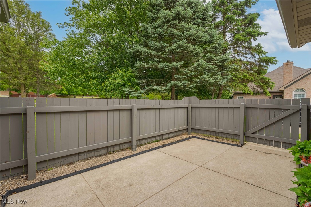 4018 Villas Drive, Stow, Ohio image 6