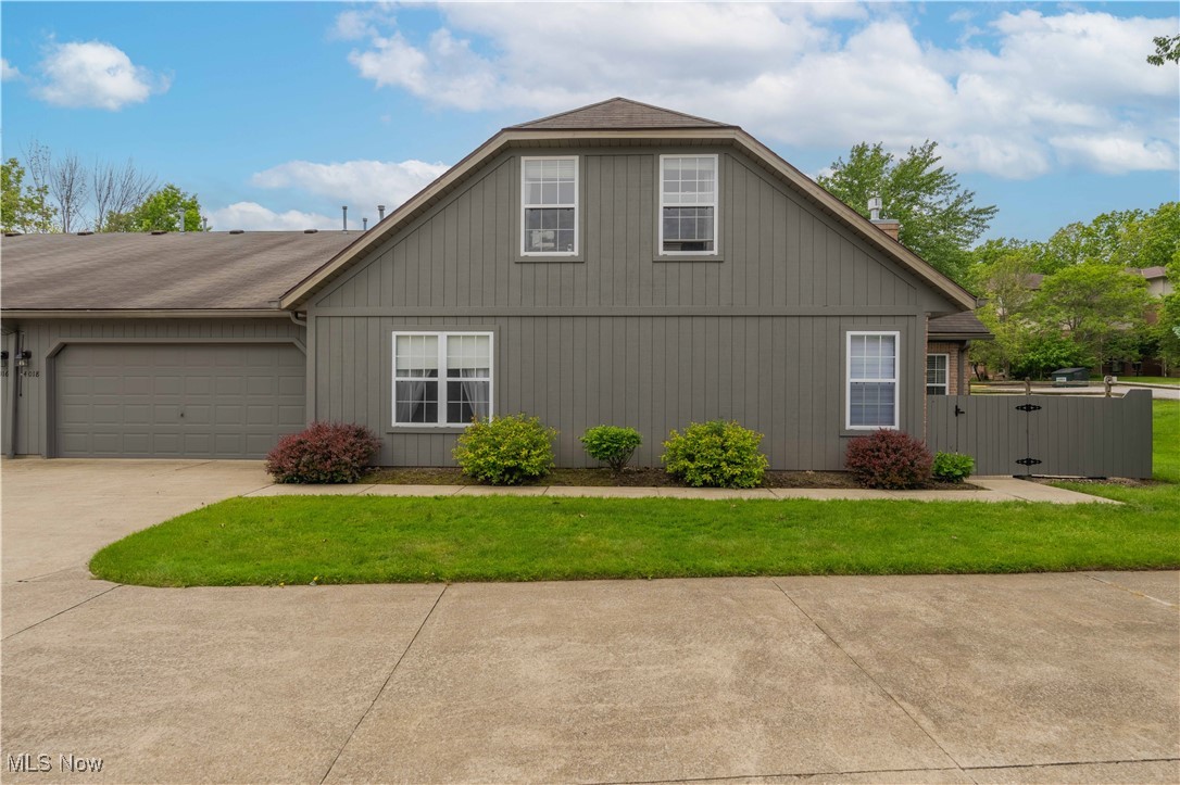 4018 Villas Drive, Stow, Ohio image 3