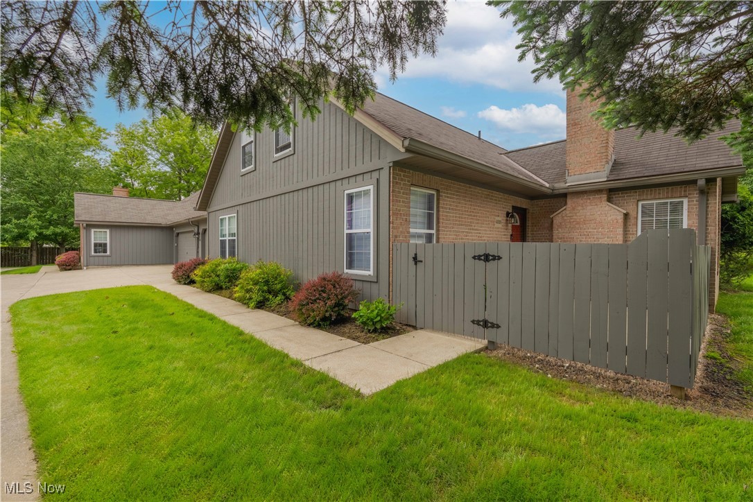 4018 Villas Drive, Stow, Ohio image 4