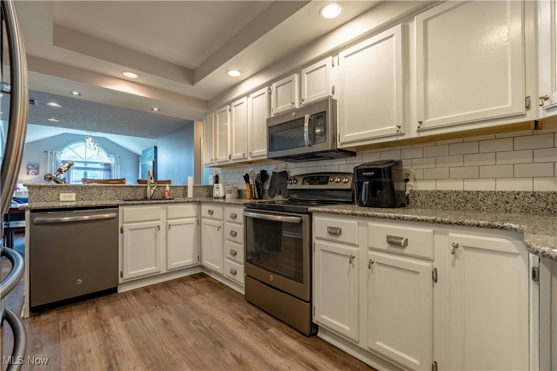 4018 Villas Drive, Stow, Ohio image 13