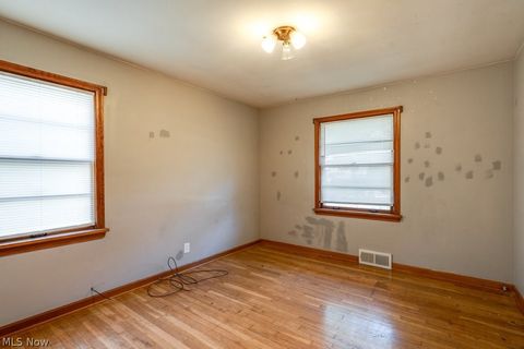 Tiny photo for 251 E 286th Street, Willowick, OH 44095 (MLS # 5216845)