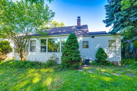 Tiny photo for 251 E 286th Street, Willowick, OH 44095 (MLS # 5216845)