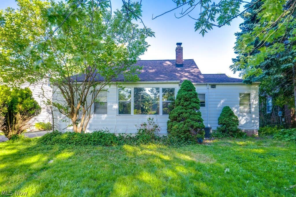 Photo of 251 E 286th Street, Willowick, OH 44095 (MLS # 5216845)